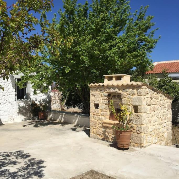Aνεξάρτητη Παραδοσιακή Πέτρινη Κατοικία Corinth Buitenkant foto