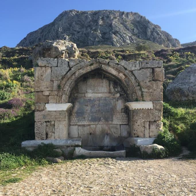 Aνεξάρτητη Παραδοσιακή Πέτρινη Κατοικία Corinth Buitenkant foto